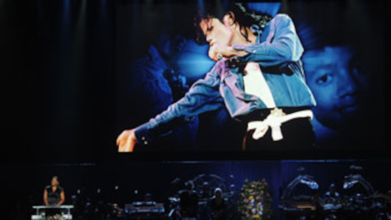 articles/2009/07/07/michael-jacksons-afterlife/masters-jackson-memorial_36347_m8mtjz