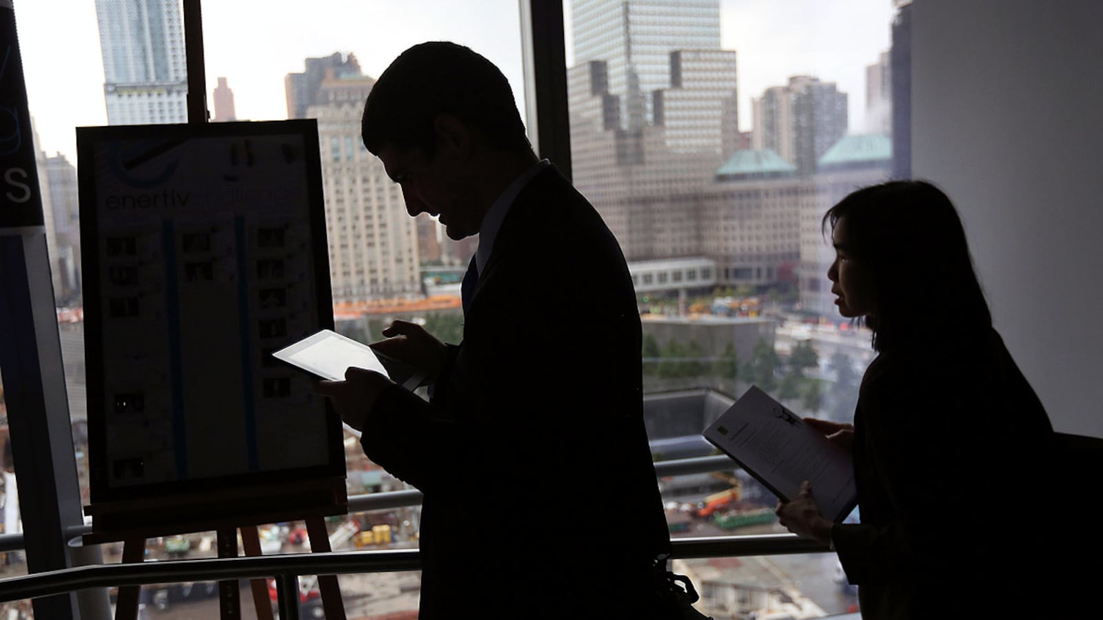 articles/2012/10/05/jobs-truthers-are-nuts-unemployment/job-fair-nyc-cheat_ijpk26