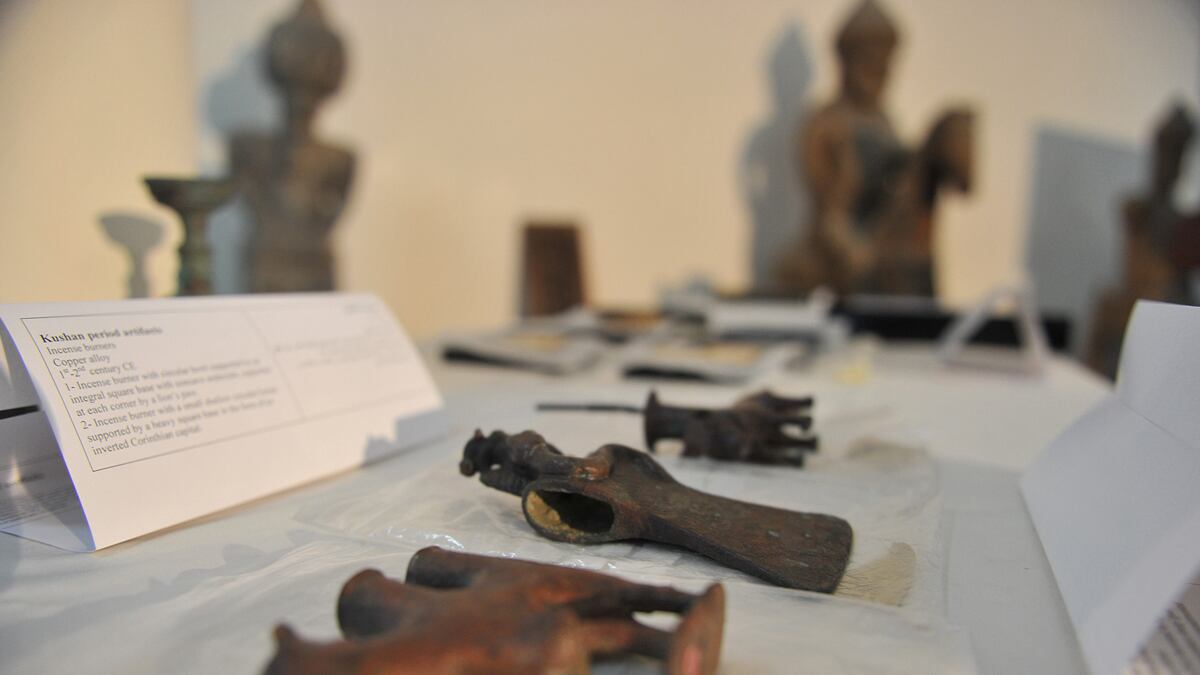 cheats/2012/08/05/antiquities-returned-to-afghanistan/afghanistan-artifacts-returned-cheat_coyosa