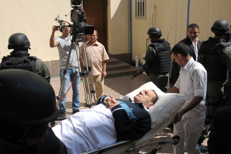 articles/2011/09/07/will-mubarak-walk-the-case-against-the-egyptian-dictator-unravels/mubarak-hospital-bed-lindsey_undrhn