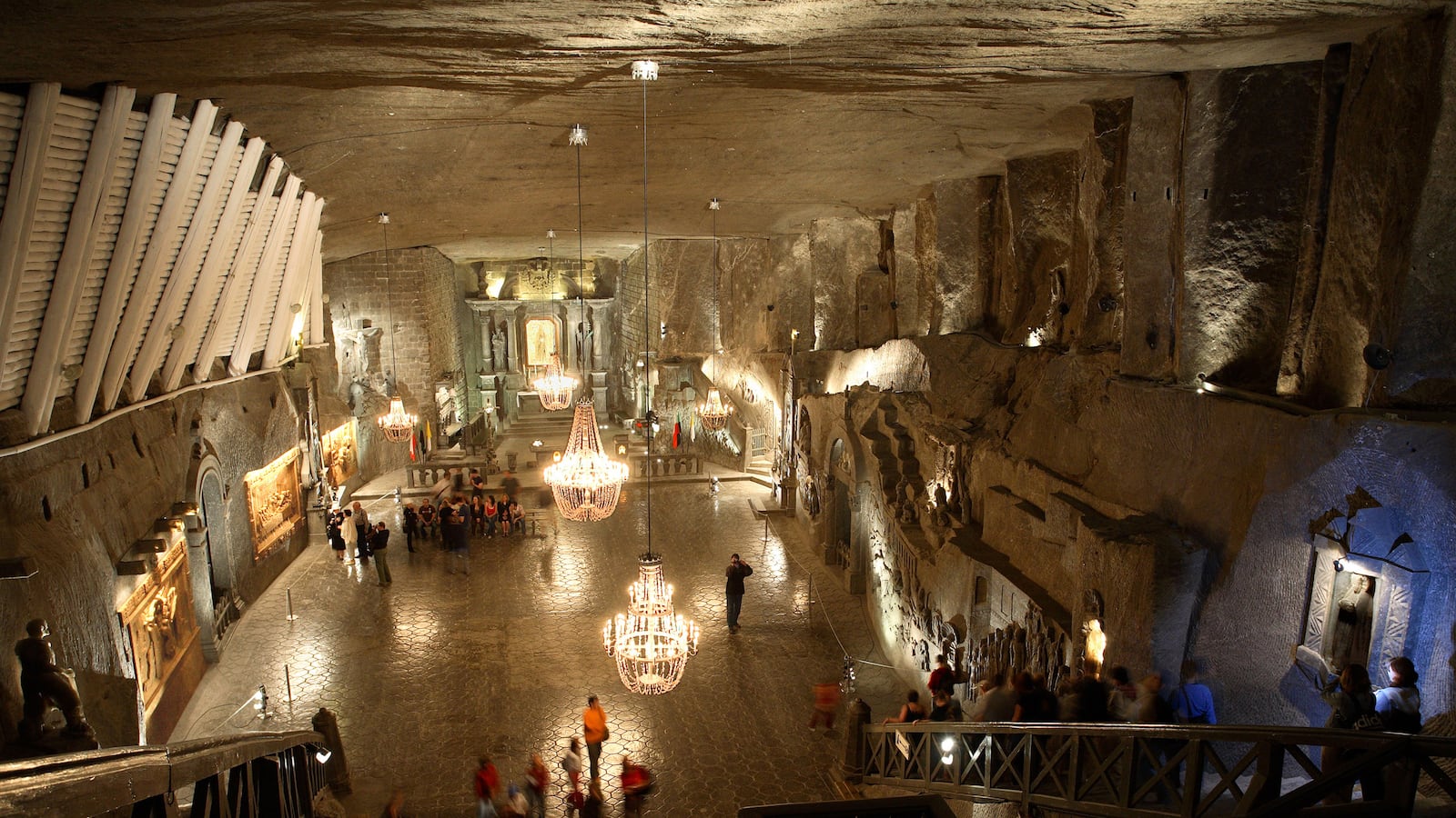 articles/2013/11/14/wieliczka-salt-mine-is-an-incredible-polish-underground-amusement-park/131113-salt-mines_rehifw