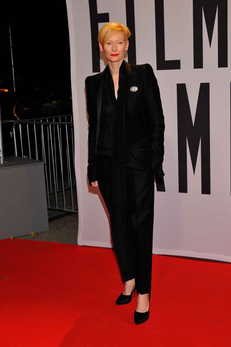 galleries/2013/10/04/from-sandra-bullock-to-kim-kardashian-the-best-worst-dressed-of-the-week-photos/131003-best-worst-swinton_fyiryr