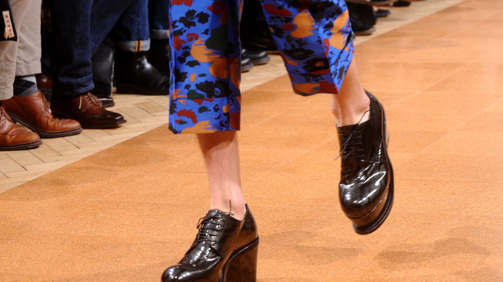 articles/2014/01/07/jw-anderson-sends-men-down-the-runway-in-heels-at-london-fashion-week/140107-jw-anderson-shoes-cheat_v12sya