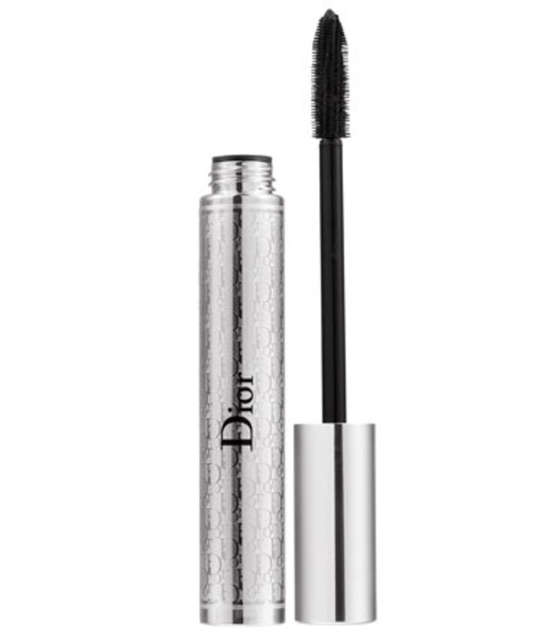 galleries/2009/06/03/the-new-beach-essentials/beach-bag---dior-mascara_clexvn