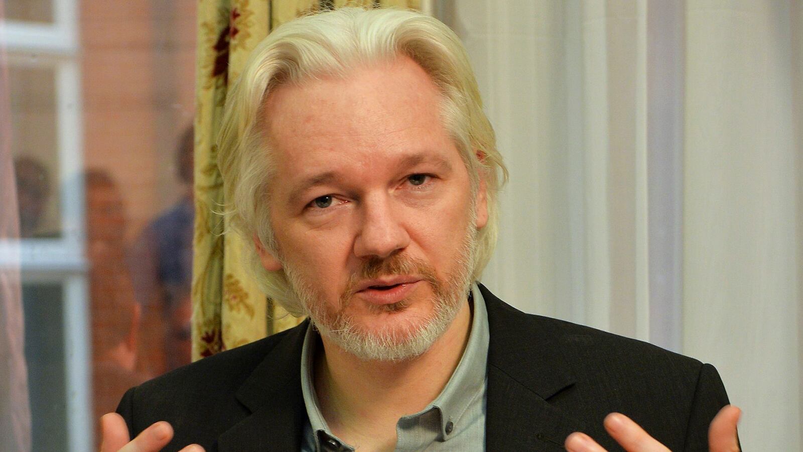cheats/2015/09/01/ecuador-wanted-to-ship-assange-in-a-bag/150901-assange-cheat_jywpre