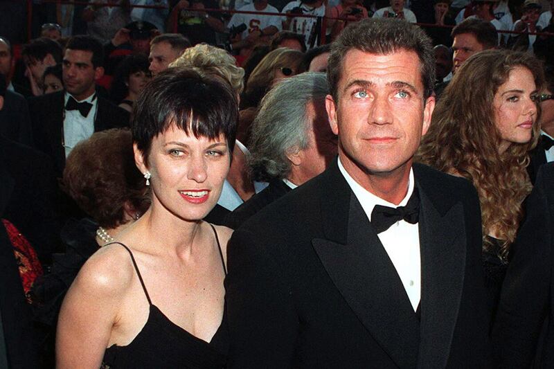 galleries/2010/06/30/celebrity-divorce-payouts/mel-gibson-divorce-official-robyn-moore-cheat_kytrjm