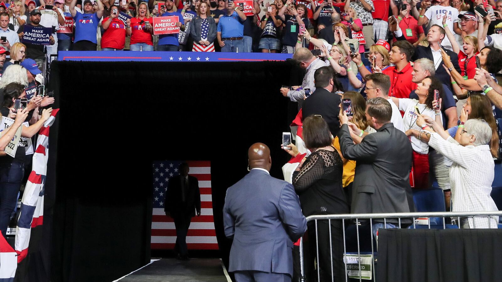 2020-06-21T005634Z_692359277_RC2CDH935CYP_RTRMADP_3_USA-ELECTION-TRUMP_e7rdrh