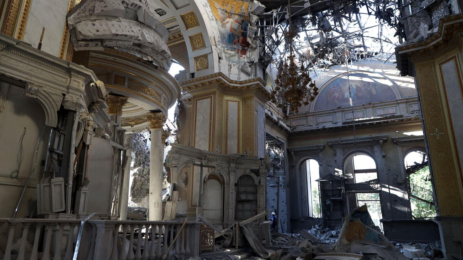 Ukraine cathedral hit