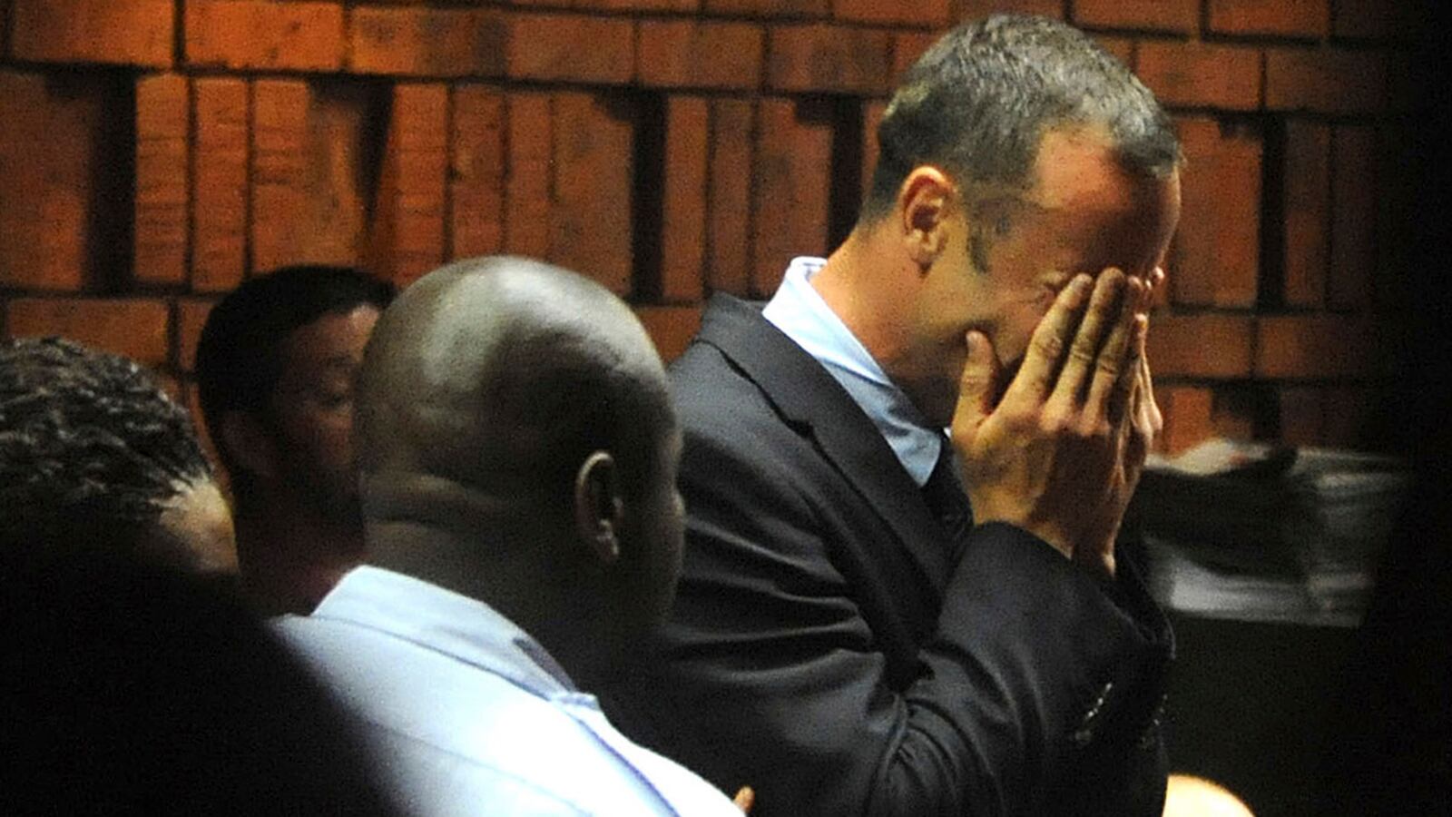 cheats/2013/02/16/report-pistorius-tried-to-revive-gf/130216-pistorius-reeva-sink-cheat_fwylml