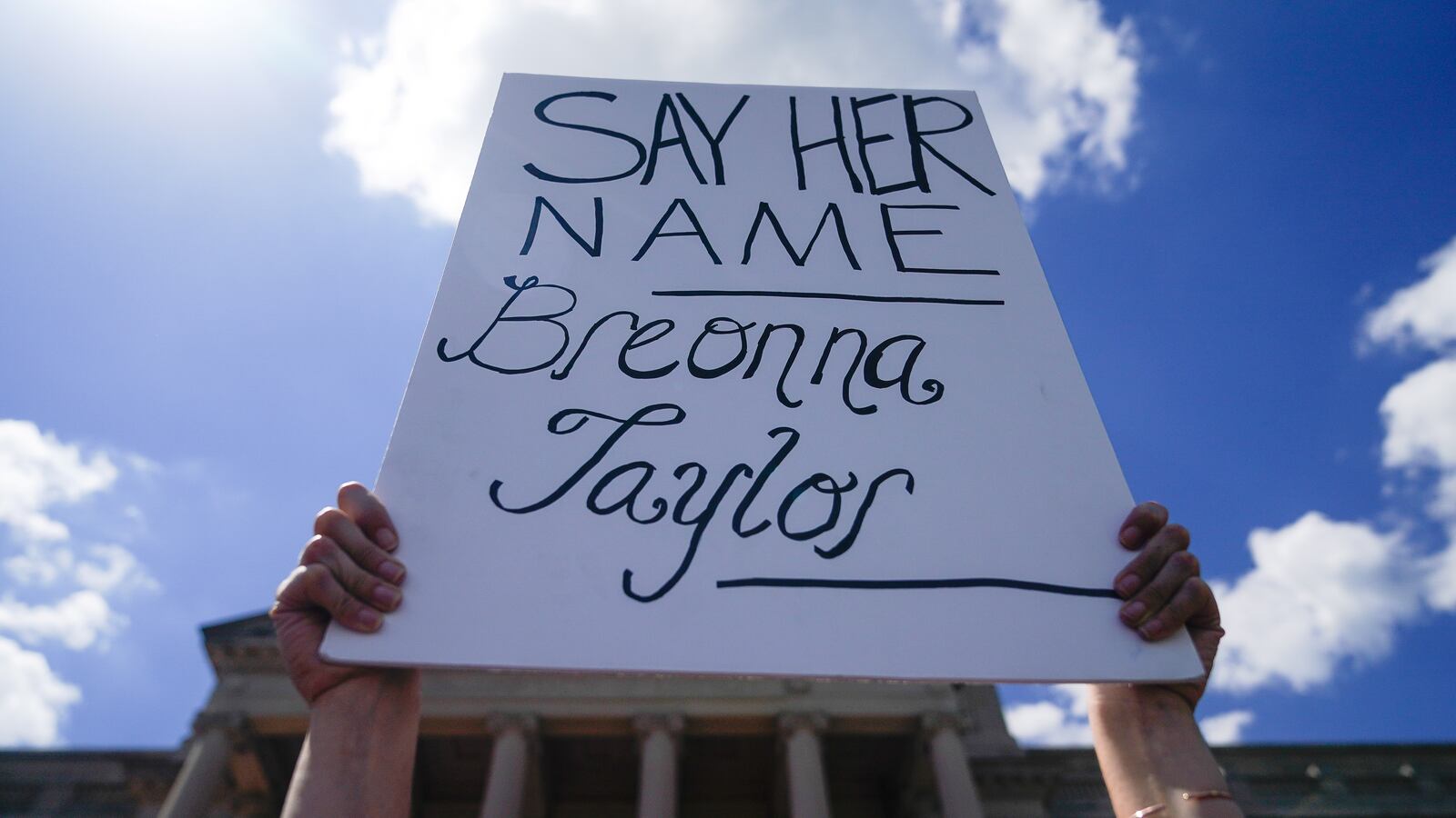 2020-06-25T000000Z_1017900343_RC2IGH9J679O_RTRMADP_3_MINNEAPOLIS-POLICE-PROTESTS_1_zwxh07