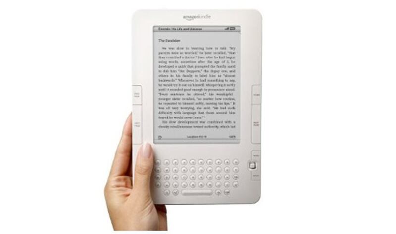 galleries/2009/06/03/the-new-beach-essentials/beach-bag---amazon-kindle_ytd9cr