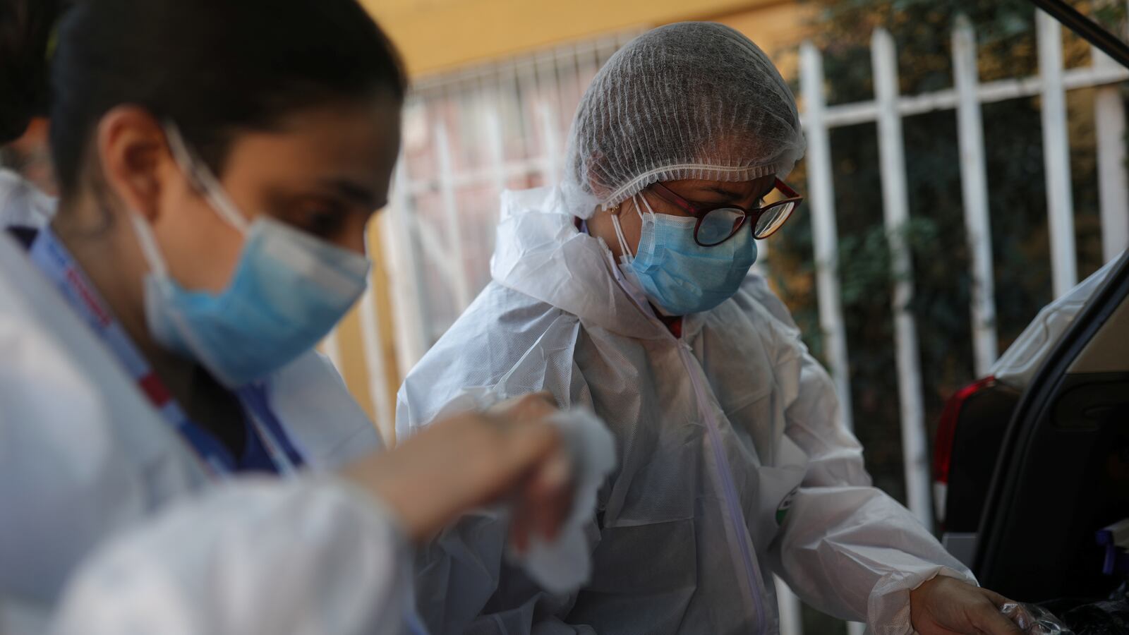 2020-07-03T000000Z_1129962009_RC2RLH9RIHKC_RTRMADP_3_HEALTH-CORONAVIRUS-CHILE-MEDICS_f82hoi