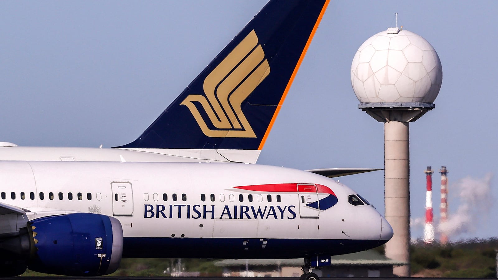 This photo taken on September 4, 2024 shows a British Airways Boeing 787 Dreamliner aircraft moving past a Singapore Airlines Airbus A380 as it prepares to take-off at Sydney International Airport. (Photo by DAVID GRAY / AFP) (Photo by DAVID GRAY/AFP via Getty Images)