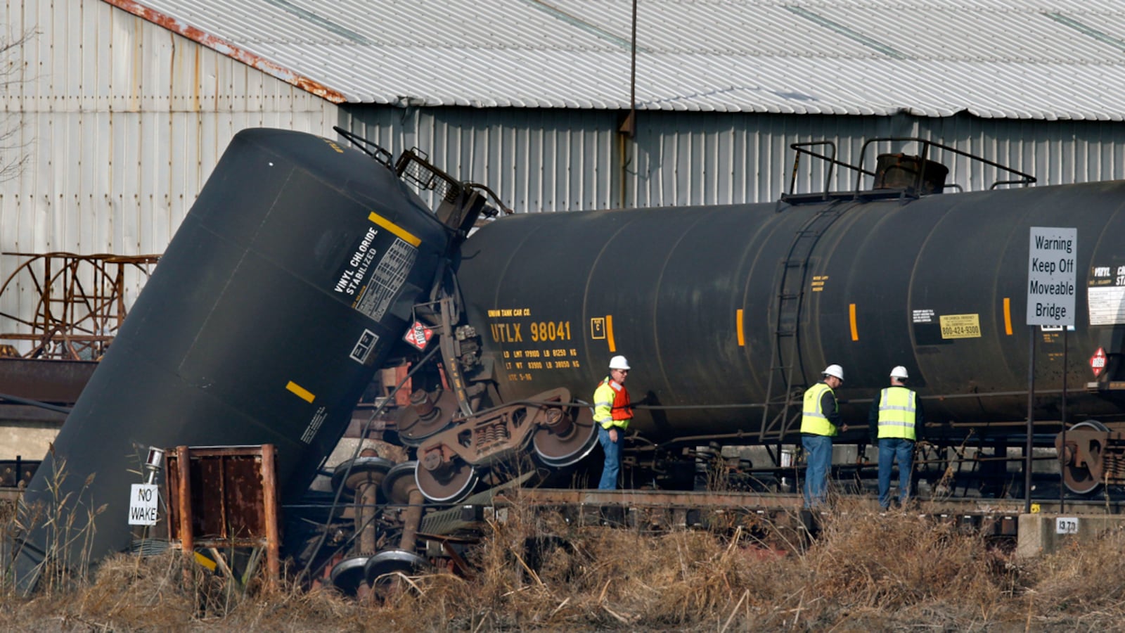 cheats/2012/11/30/n-j-train-bridge-collapses/train-paulsboro-nj-cheat_auxudw