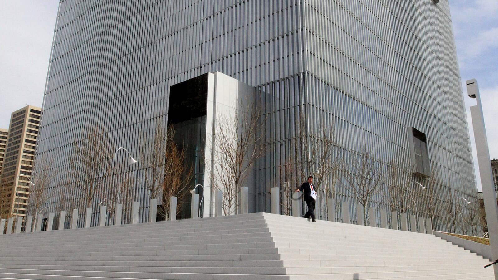 cheats/2014/04/21/us-marshall-shoots-court-defendant/140421-salt-lake-city-shooting-cheat_fsp0oj