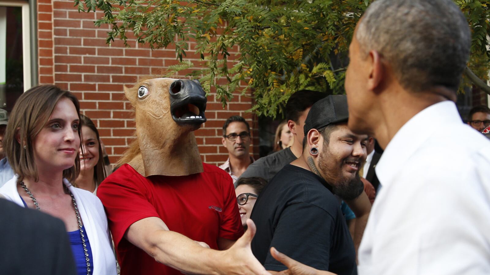 cheats/2014/07/09/obama-shakes-hands-with-man-in-horse-mask/140709-cheat-obama-horse-mask_oysgbj