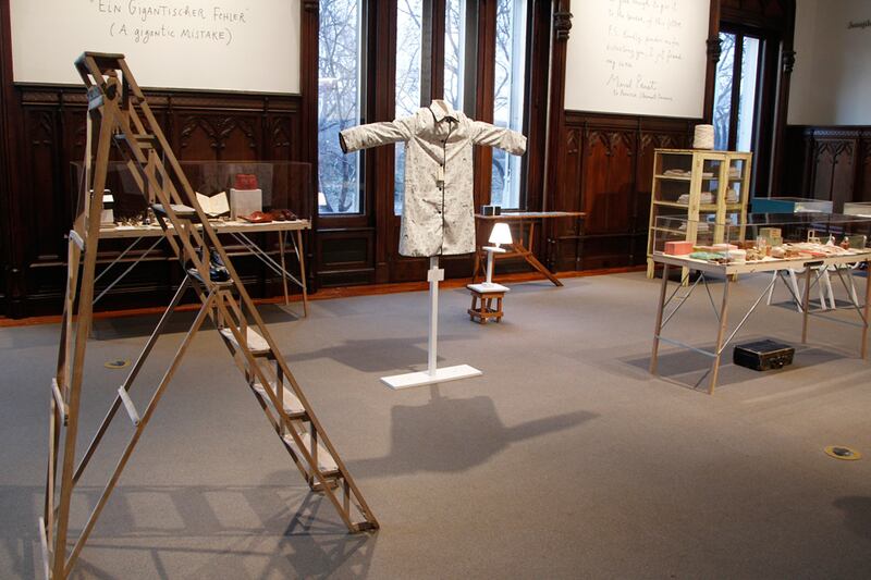 galleries/2011/05/10/maira-kalman-at-the-jewish-museum/maira-kalman-jewish-museum-11_cperxr