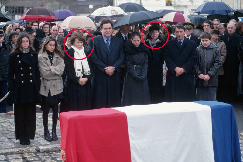 galleries/2012/11/12/when-the-mistress-meets-the-mrs-paula-broadwell-holly-petraeus-more-photos/mitterand-mrs-meets-mistress_vbvzzb