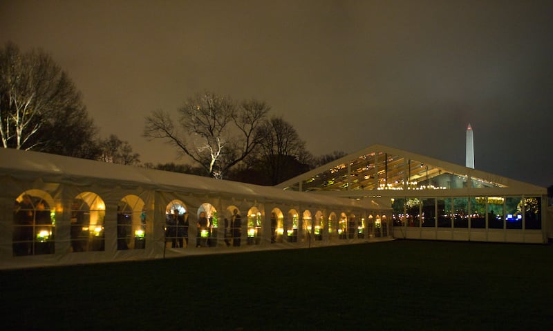 View of the tent on the South Lawn of the White House in Washington on November 24, 2009 w AFP PHOTO/Nicholas KAMM (Photo credit should read NICHOLAS KAMM/AFP via Getty Images)