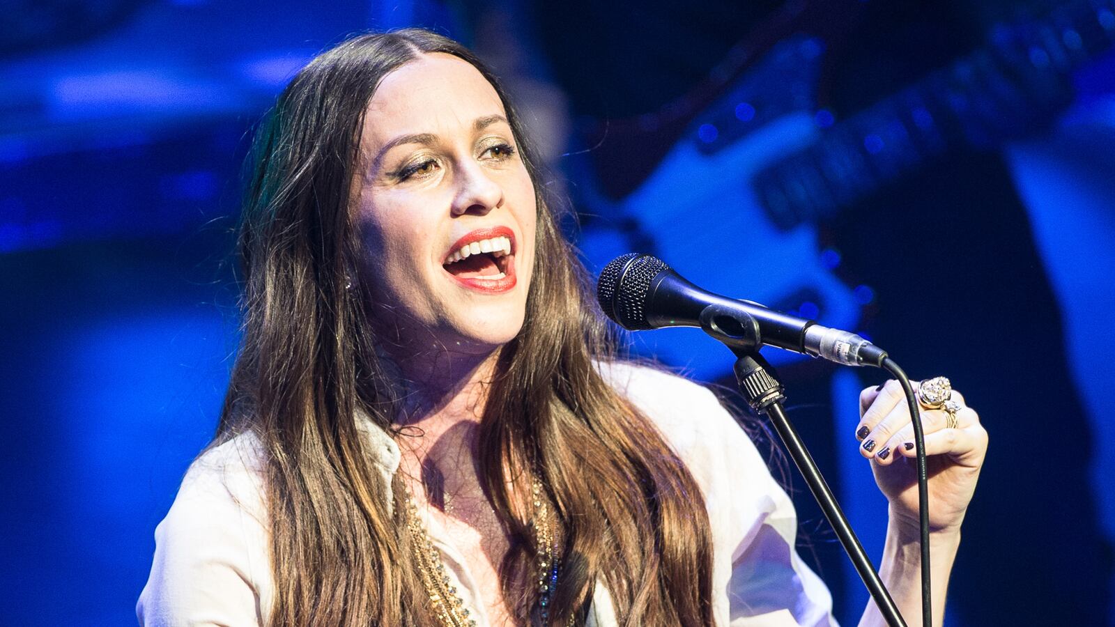 articles/2014/05/05/alanis-morissette-composes-song-for-california-candidate/140505-alanis-morissette-jacobs-tease_s8ywey