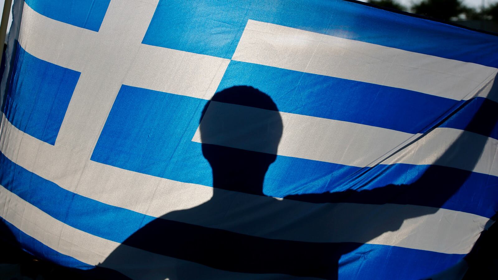 180520-greek-mayor-nationalist-mob-cheat_kg4pwb