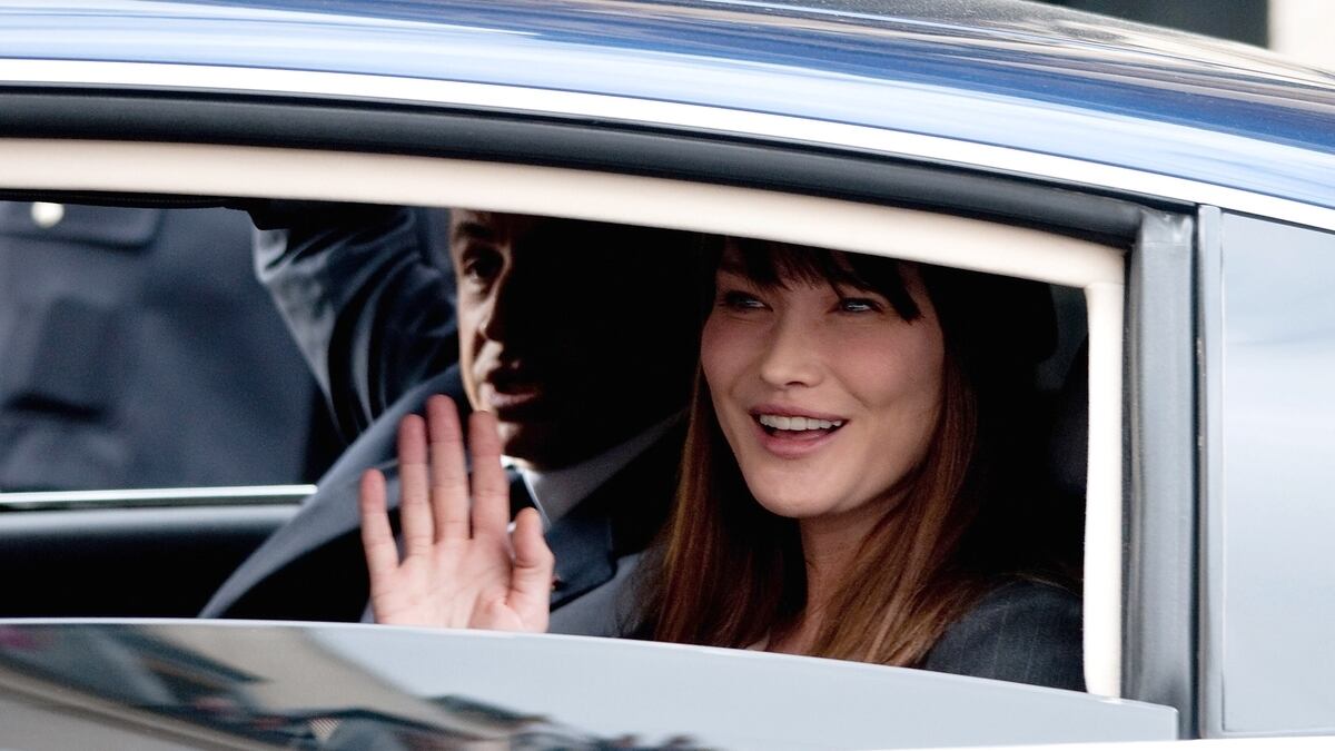 articles/2013/03/21/carla-bruni-sarkozy-might-model-for-bulgari-bar-rafaeli-at-arms-with-the-idf/carla_bruni_in_car_fashion_cs_xo4jfq