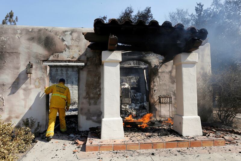 galleries/2016/07/25/gigantic-wildfire-rages-near-los-angeles-photos/160724-california-wildfire-photo-9_i9ern6