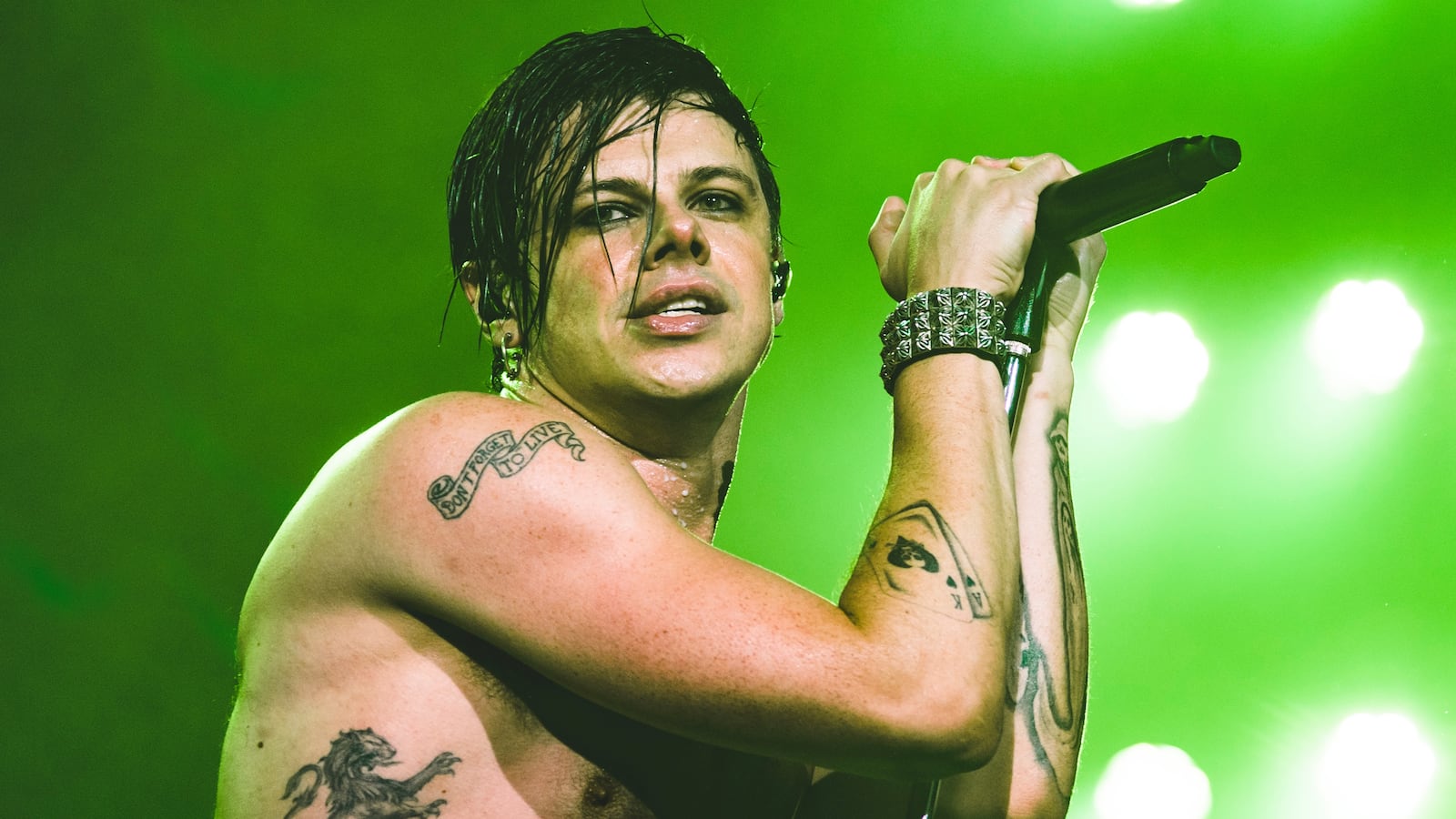 MADRID, SPAIN - OCTOBER 11: Yungblud performs onstage during a concert at Palacio Vistalegre Arena on October 11, 2025 in Madrid.