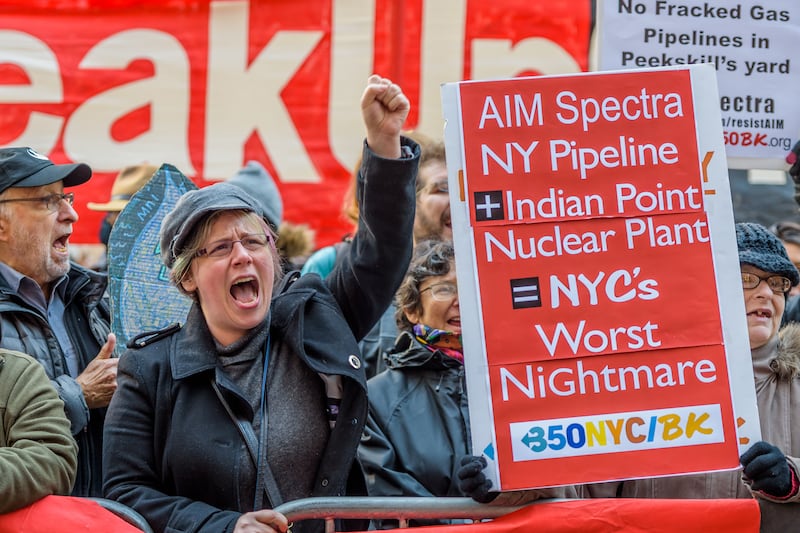 galleries/2016/11/01/scenes-from-america-s-growing-pipeline-protests-photos/161101-pipeline-protests-04_tkd7s9