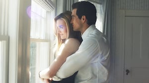 Love Story: John F. Kennedy Jr. & Carolyn Bessette -- Pictured: (l-r) Sarah Pidgeon as Carolyn Bessette Kennedy, Paul Kelly as John F. Kennedy Jr.