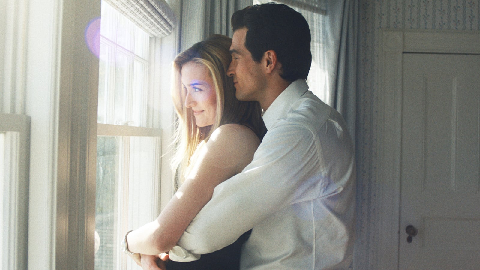 Love Story: John F. Kennedy Jr. & Carolyn Bessette -- Pictured: (l-r) Sarah Pidgeon as Carolyn Bessette Kennedy, Paul Kelly as John F. Kennedy Jr.