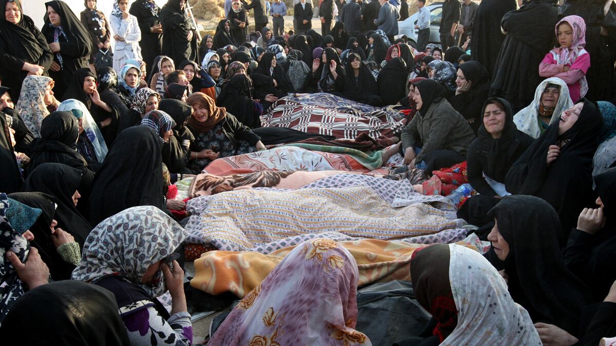 cheats/2012/08/12/iran-quake-s-toll-passes-250/iran-earthquake-death-toll-reaches-250-cheat_q36cfo