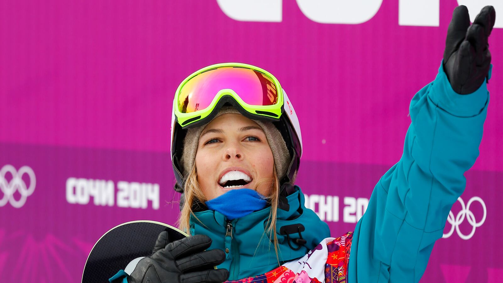 cheats/2014/02/10/ioc-can-t-wear-stickers-to-honor-dead/140210-olympics-sticker-cheat_lcef3o