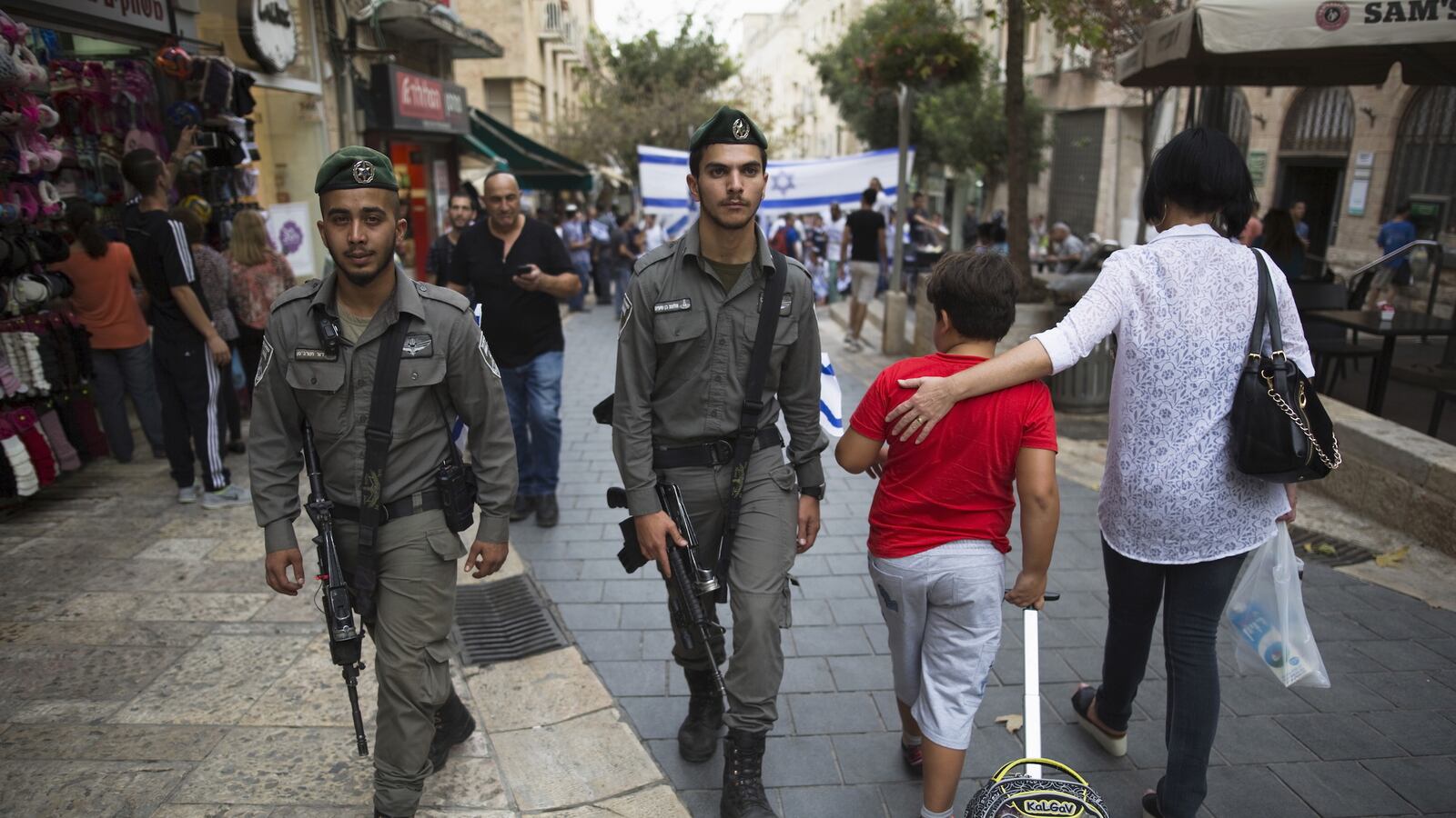 cheats/2015/10/18/at-least-six-wounded-in-israel-shooting/151018-shooting-cheat_imrmlu