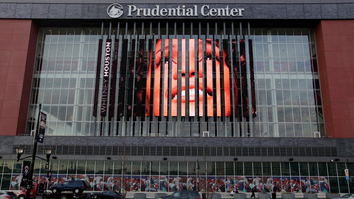 cheats/2012/02/15/aretha-to-perform-at-houston-s-funeral/whitney-funeral-cheat_n1motz