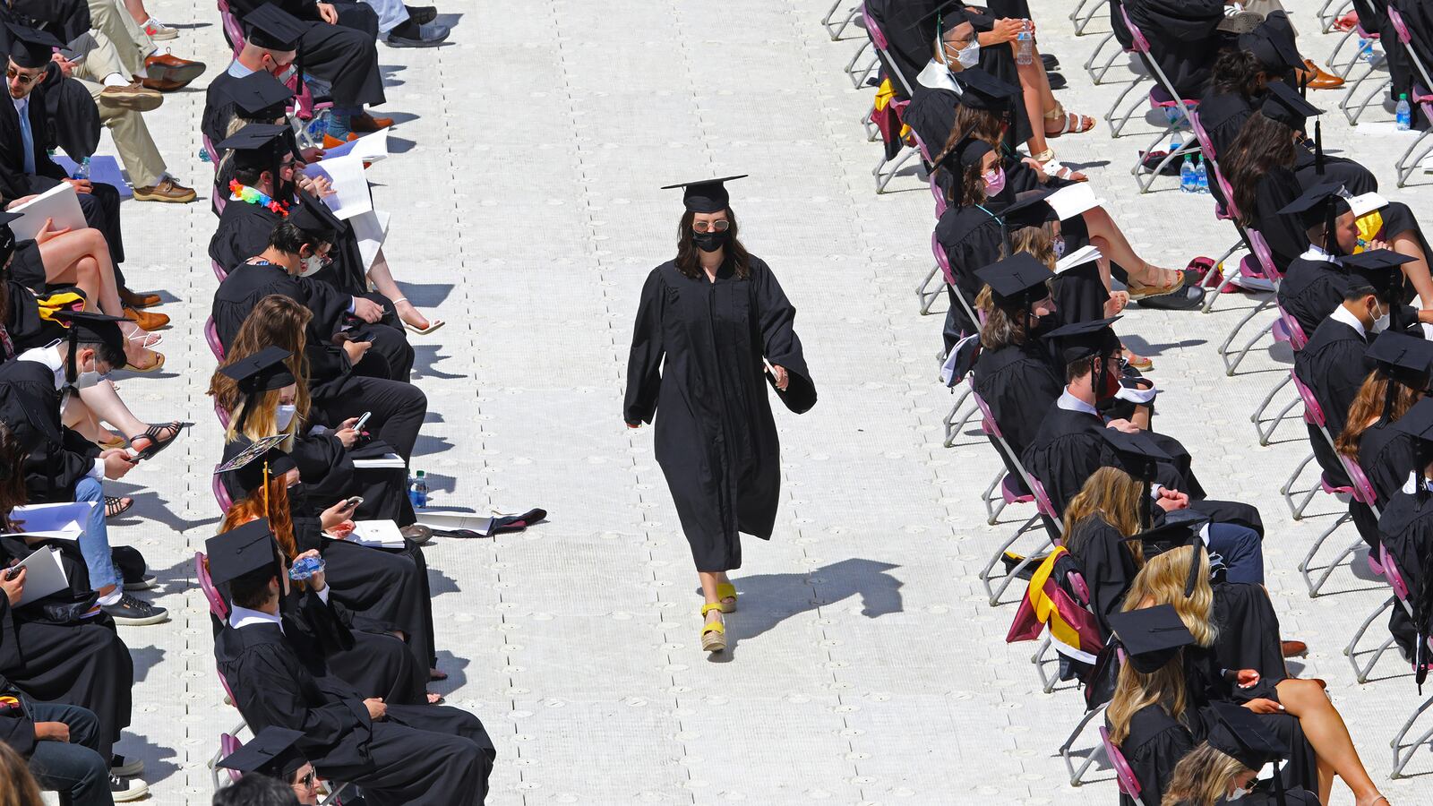 211226-colleges-covid19-tease-01_bqntyo