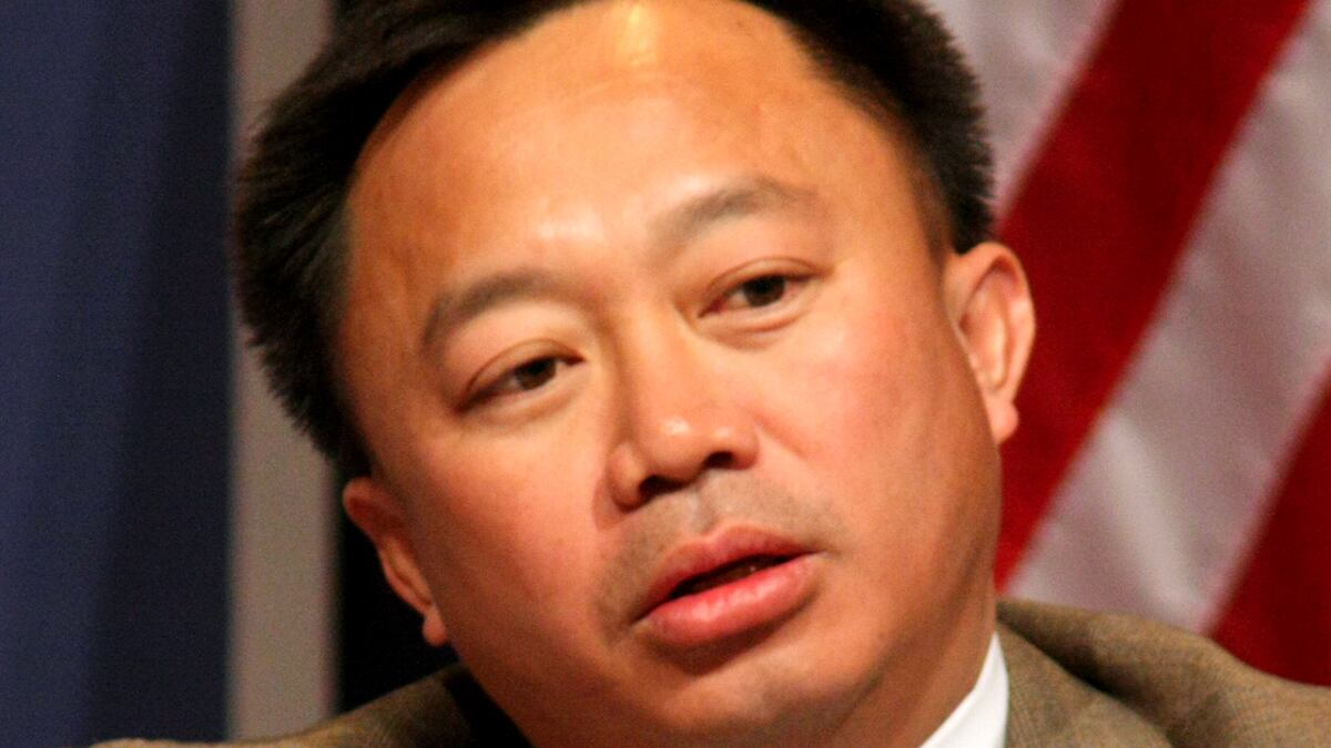 cheats/2011/08/10/murdoch-taps-elite-overseer/Viet-Dinh-murdoch-cs_ooez7e