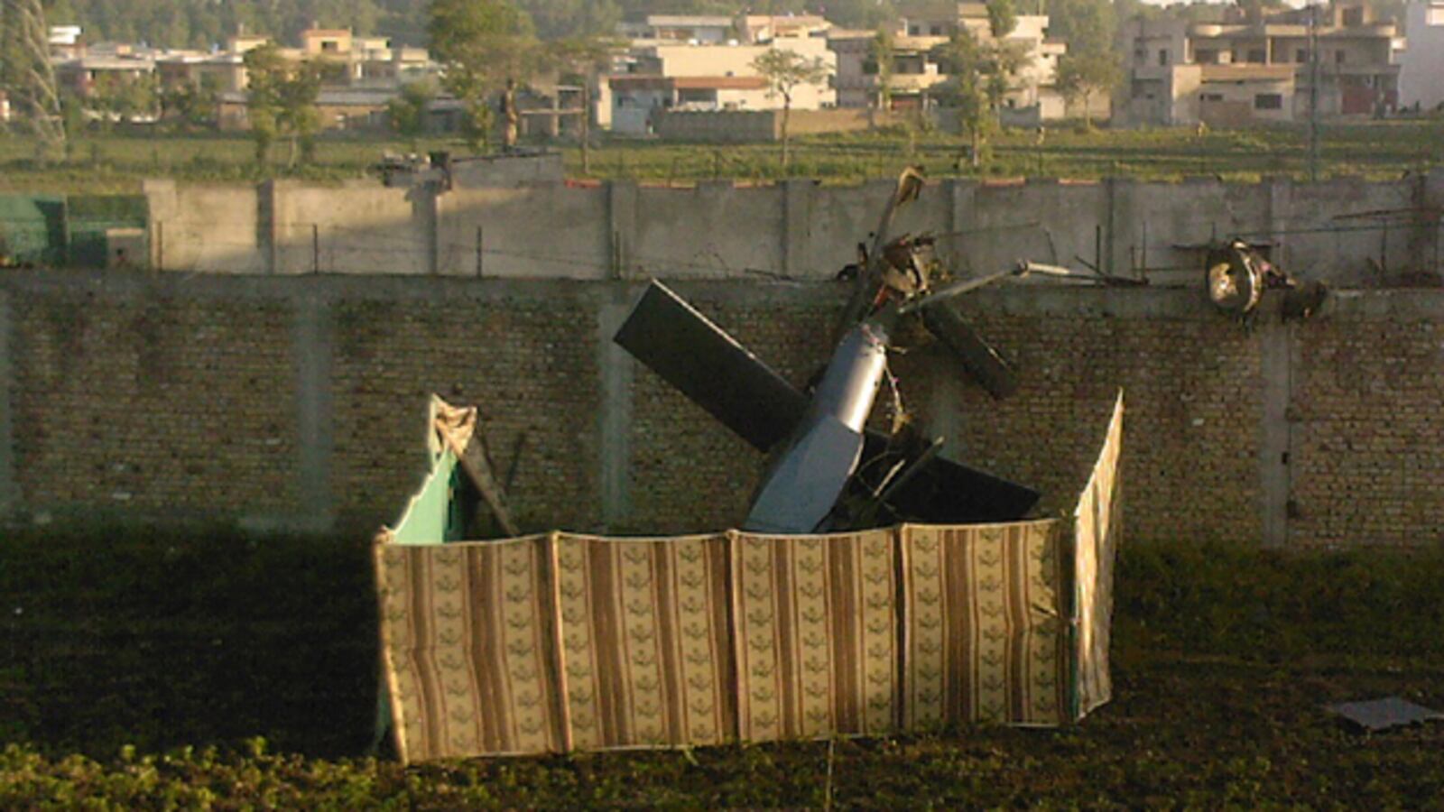 cheats/2011/05/04/navys-stealth-helicopters-exposed/osama-compound---copter_wlkvmx