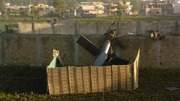 cheats/2011/05/04/navys-stealth-helicopters-exposed/osama-compound---copter_wlkvmx