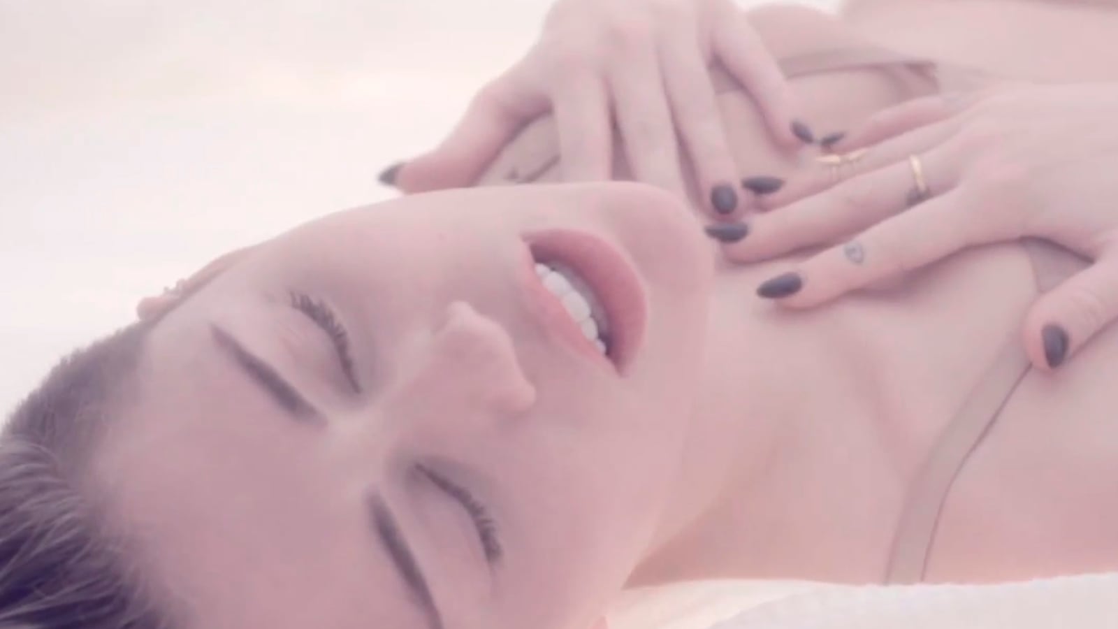 cheats/2013/12/26/racy-miley-cyrus-video-leaks-early/131226-miley-cheat_tufn8k