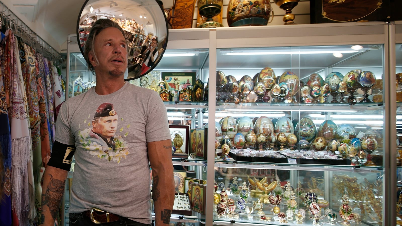 cheats/2014/08/11/mickey-rourke-lines-up-for-putin-t-shirt/140811-mickey-rourke-putin-cheat_d3dkjx