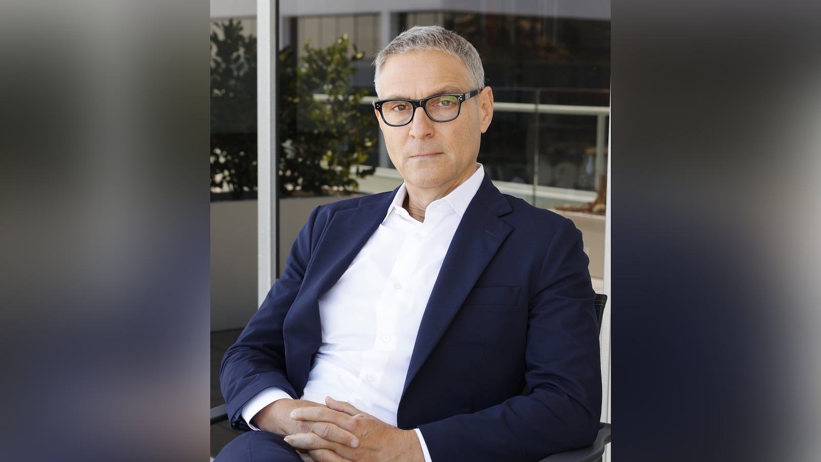 imgonline-com-ua-FrameBlurred-NGlnk5tti5cu_ttkcjz