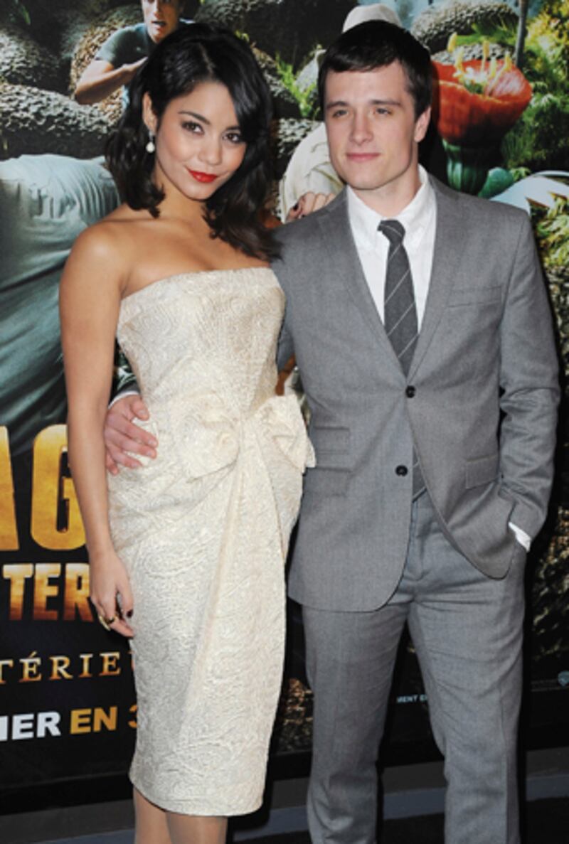 galleries/2012/08/16/taylor-swift-selena-gomez-vanessa-hudgens-more-cougarettes-photos/cougarettes-vanessa-hudgens_ijjnl3