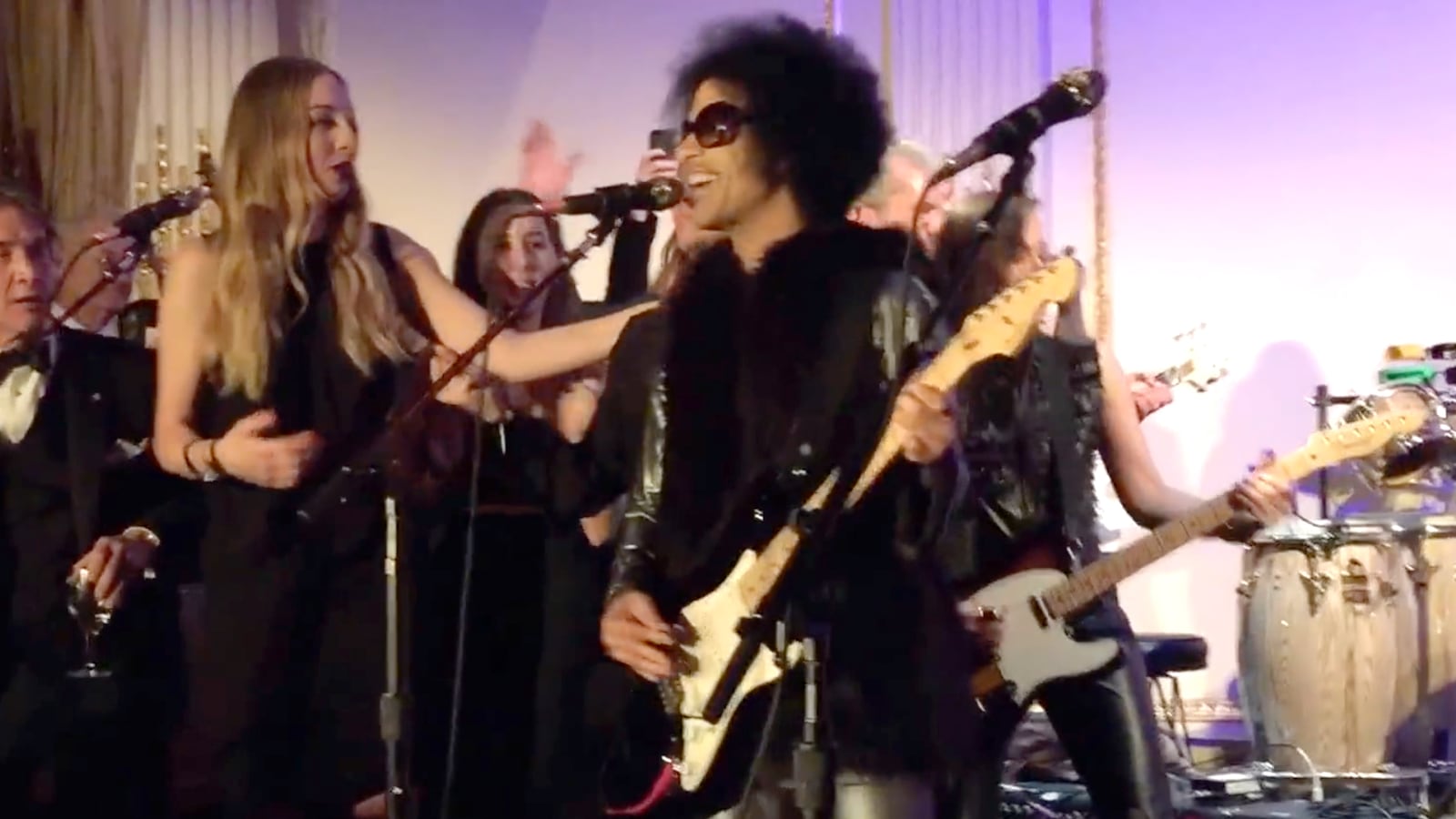 videos/2016/04/23/prince-s-unseen-snl40-after-party-jam/160423-joiner-princesnl_kvbifg