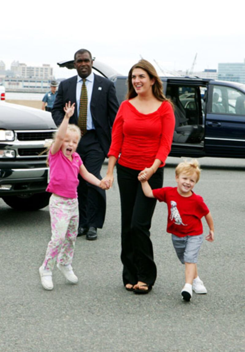 galleries/2012/05/02/cate-edwards-s-style-at-john-edwards-trial-photos/cate-edwards-fashion-9_jvne4i