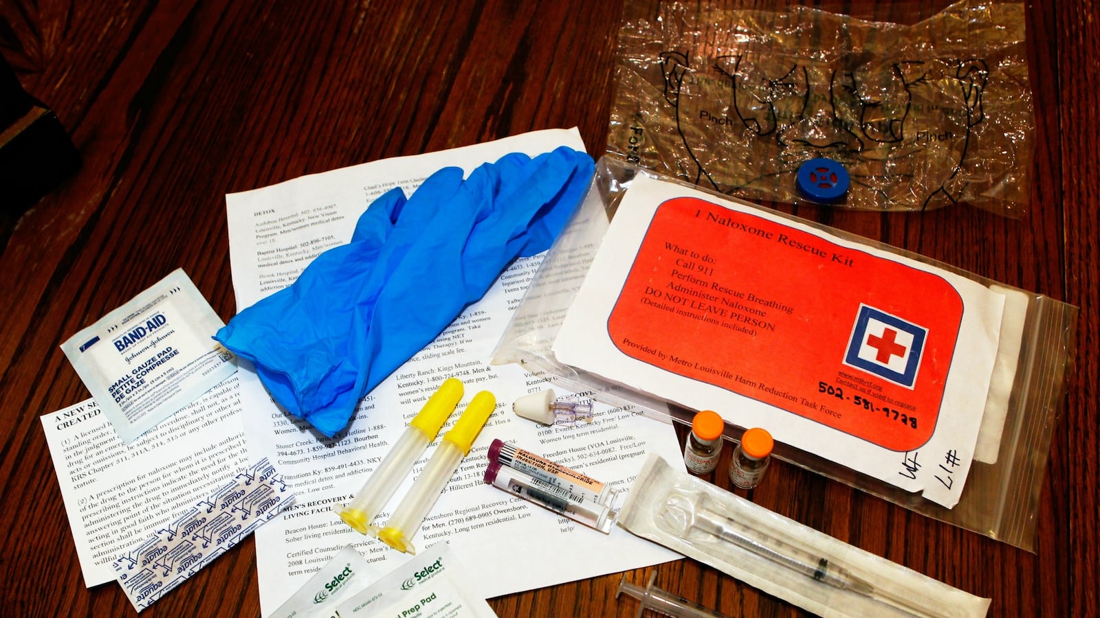 cheats/2017/02/24/cdc-shows-heroin-caused-25-percent-of-all-overdoses-in-u-s/170224-heroin-death-narcan-cheat_mf6j3c