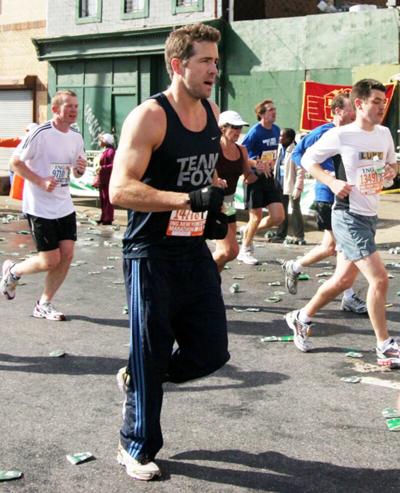 galleries/2010/11/04/15-celebrity-marathoners/celeb-marathoners---reynolds_zqoxot