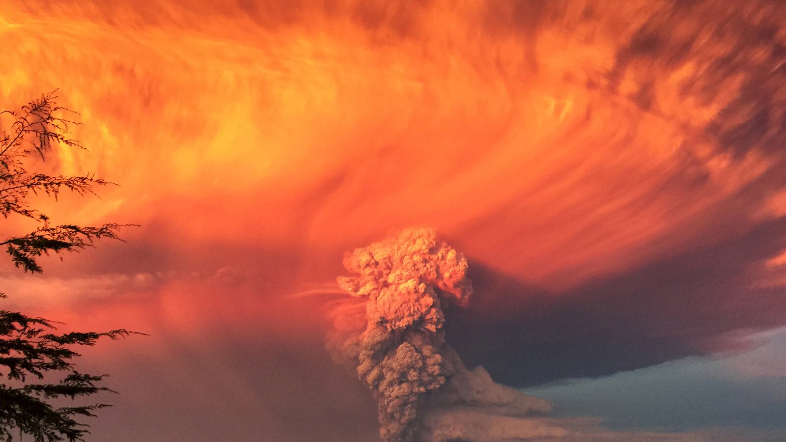 cheats/2015/04/26/chile-more-calbuco-eruptions-possible/150423-chile-volcano-cheat_oyecpn