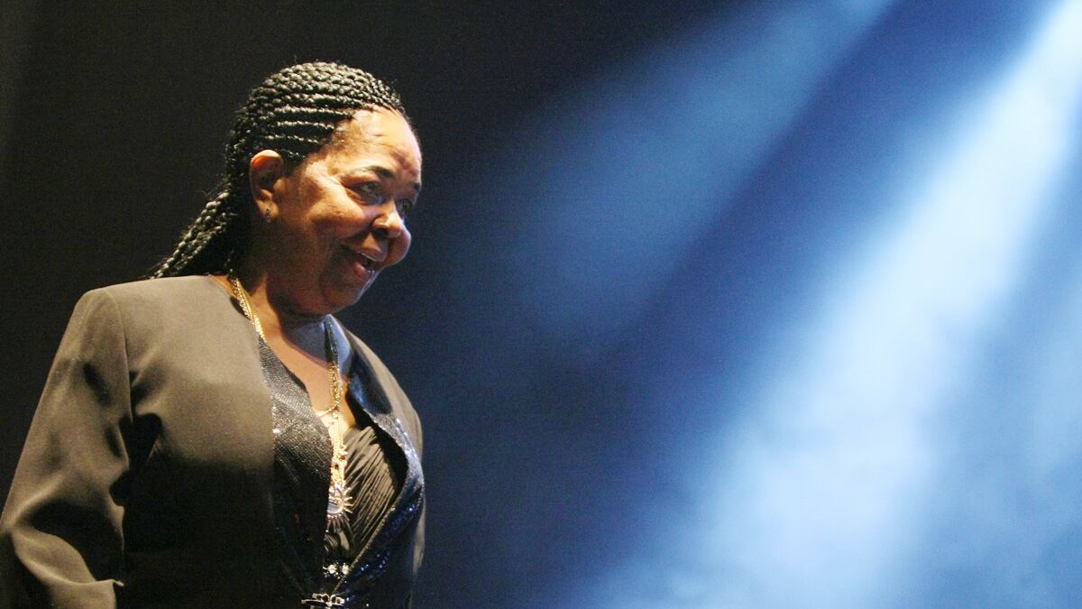 cheats/2011/12/18/barefoot-diva-cesaria-evora-dies/cesaria-evora-dies-obit_lswtd6
