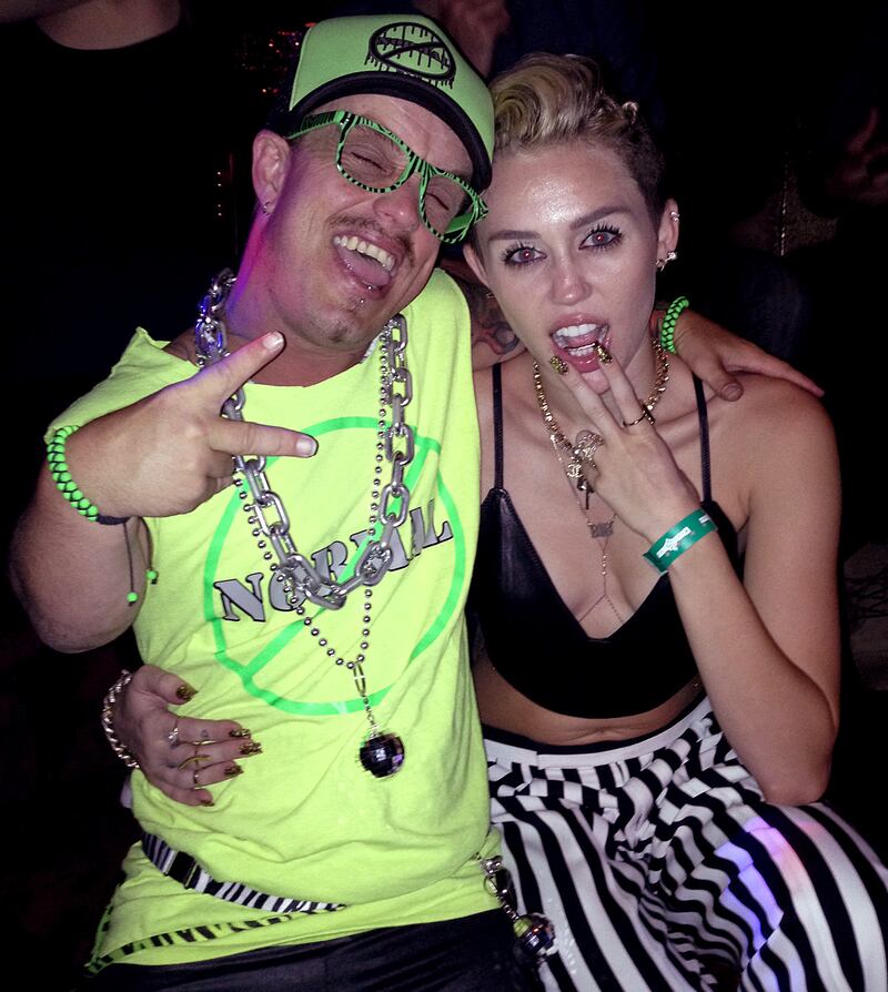 galleries/2013/06/22/beacher-s-madhouse-wildest-club-in-los-angeles-featuring-miley-cyrus-bill-maher-more/130621-beachers-madhouse-07-GAL_stio5m